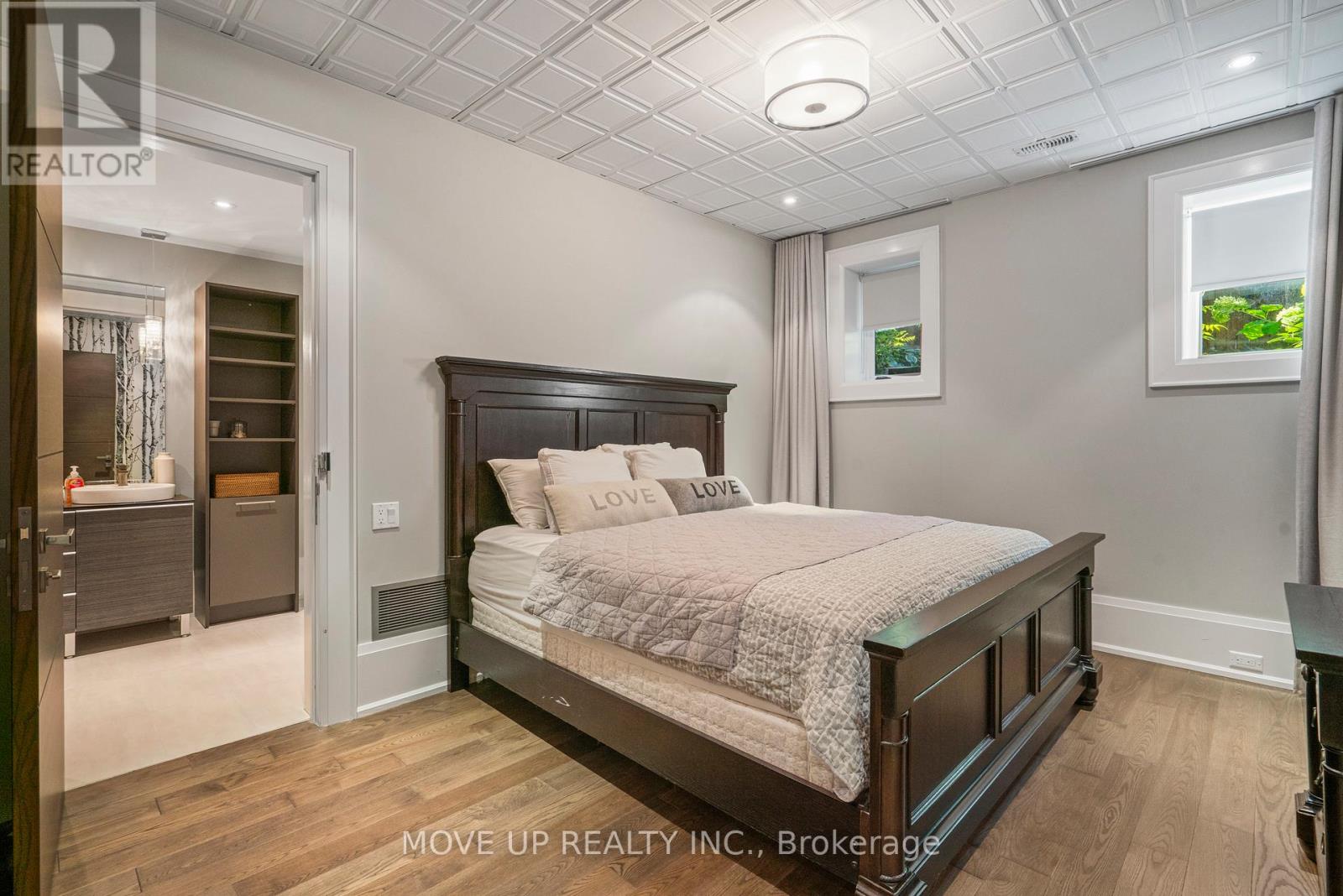 10 HIAWATHA AVENUE - 38