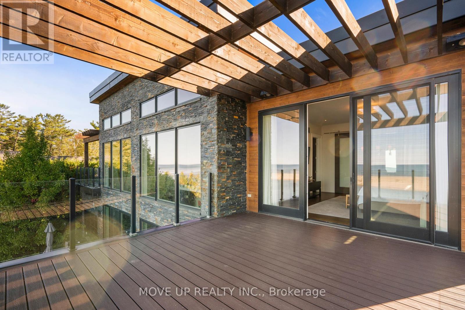 10 HIAWATHA AVENUE - 27