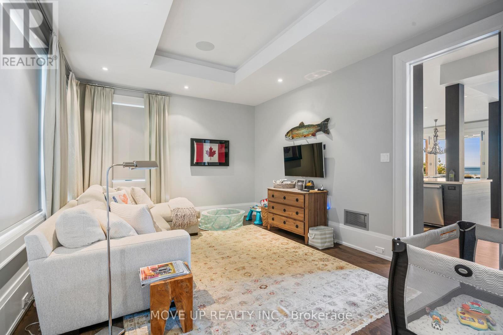 10 HIAWATHA AVENUE - 12