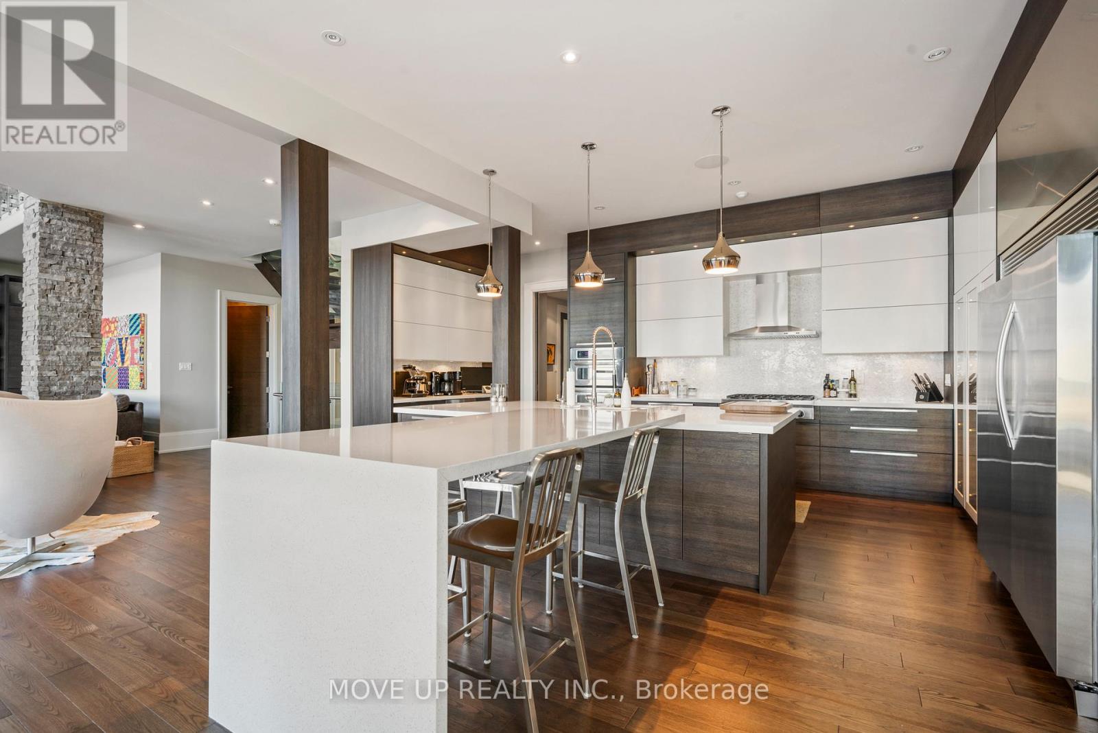 10 HIAWATHA AVENUE - 9