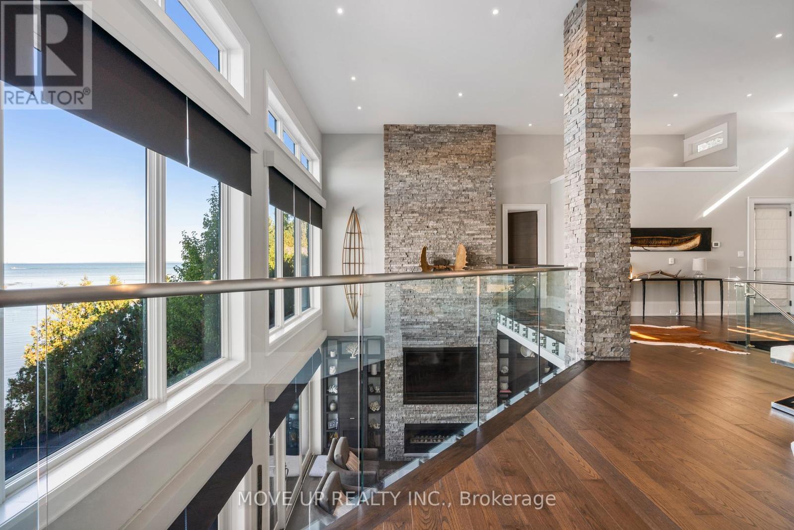 10 HIAWATHA AVENUE - 24