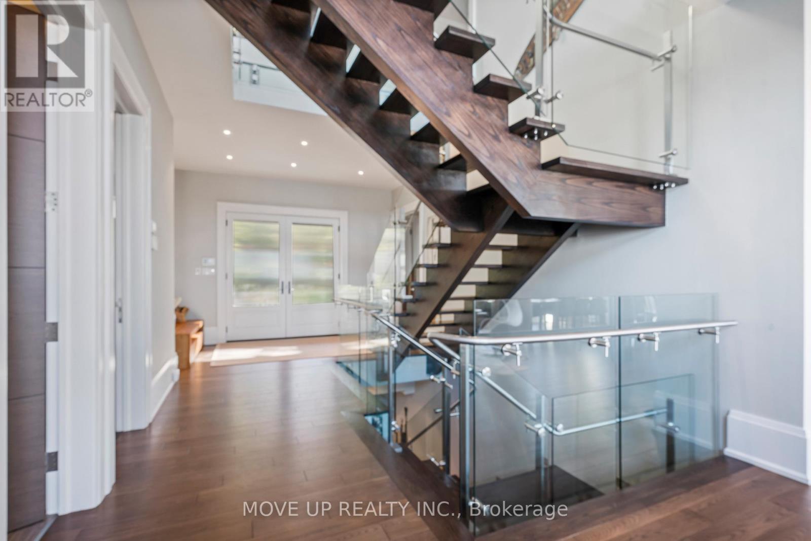 10 HIAWATHA AVENUE - 10