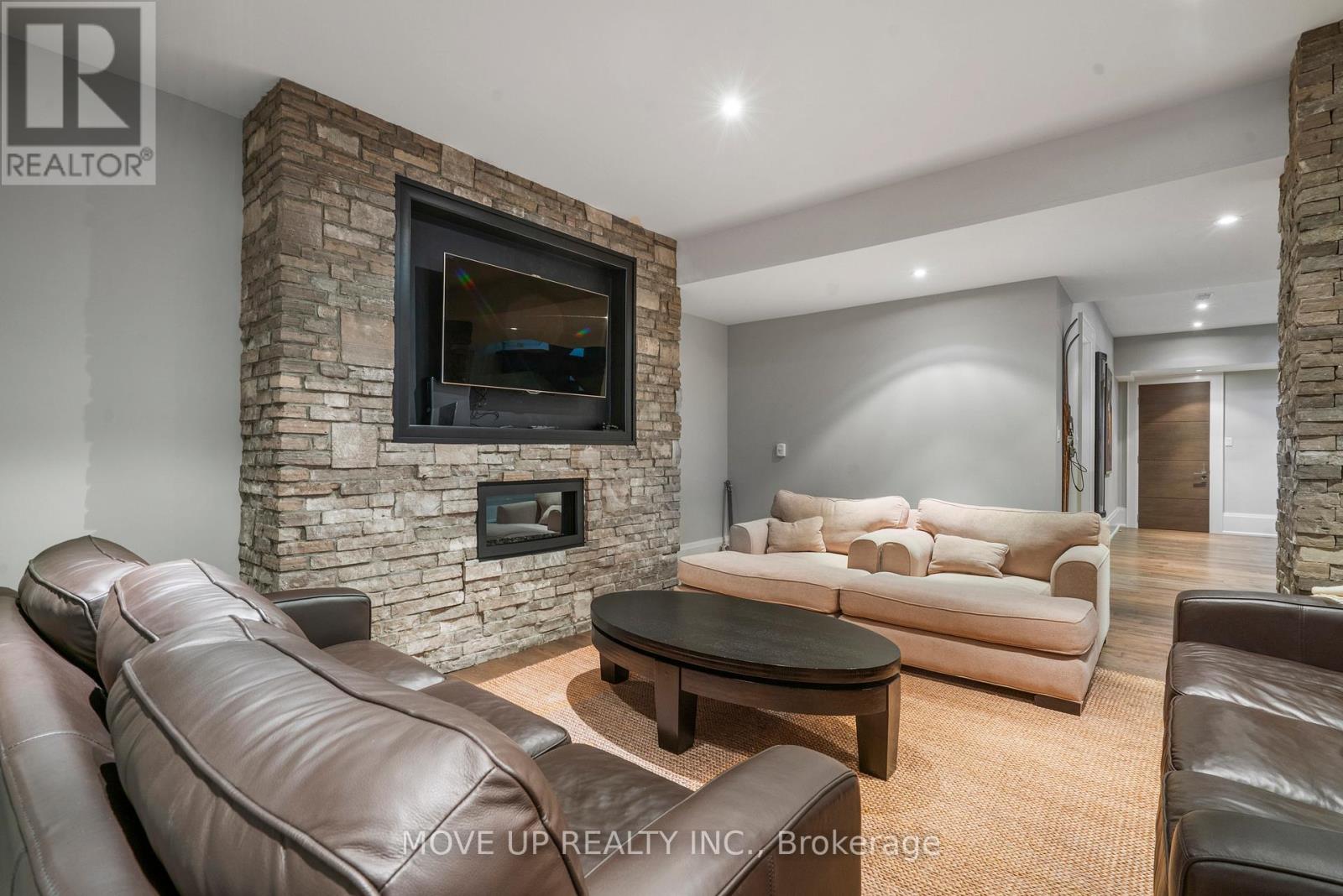 10 HIAWATHA AVENUE - 32