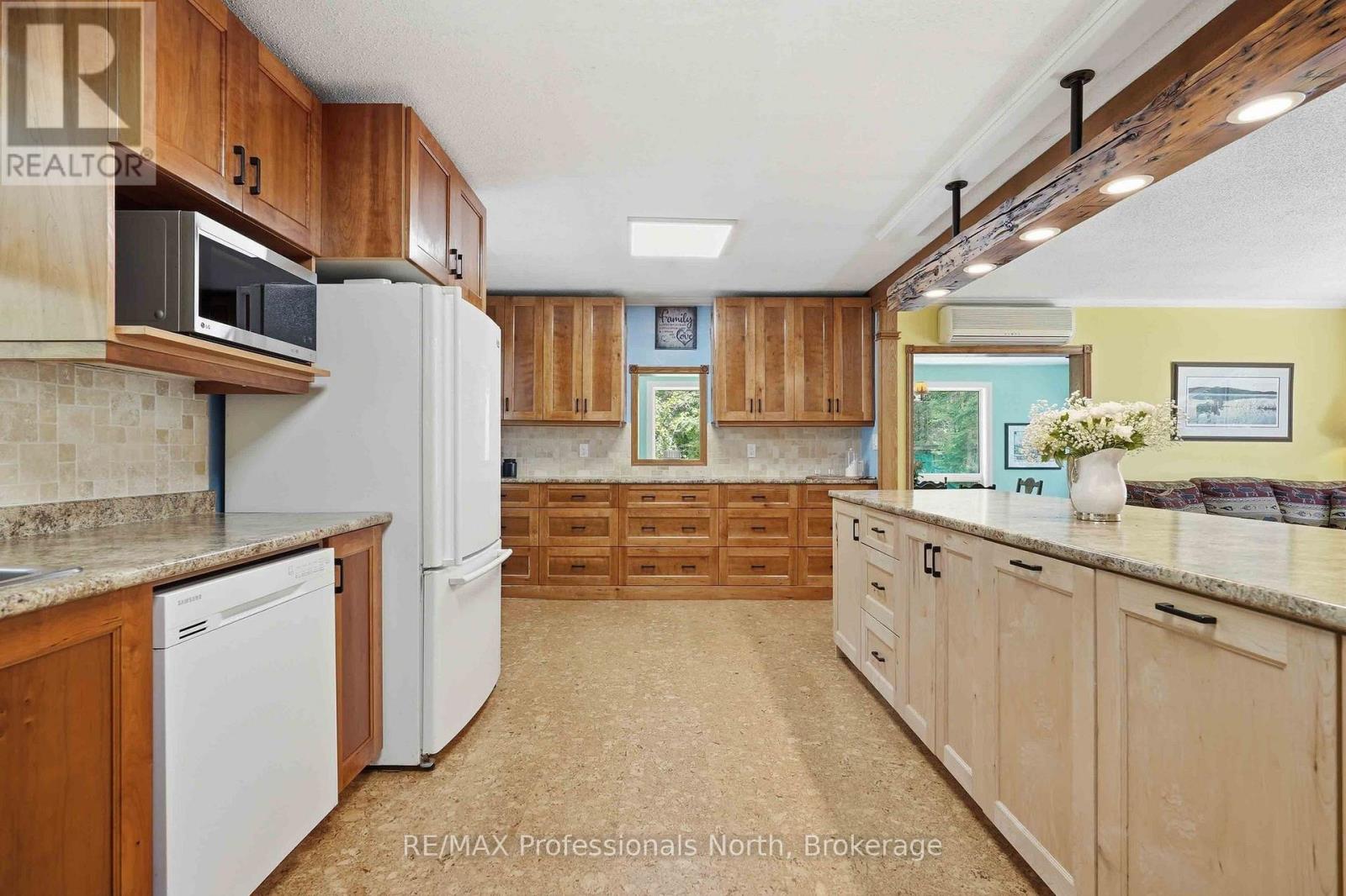 2593 BRUNEL ROAD - 32