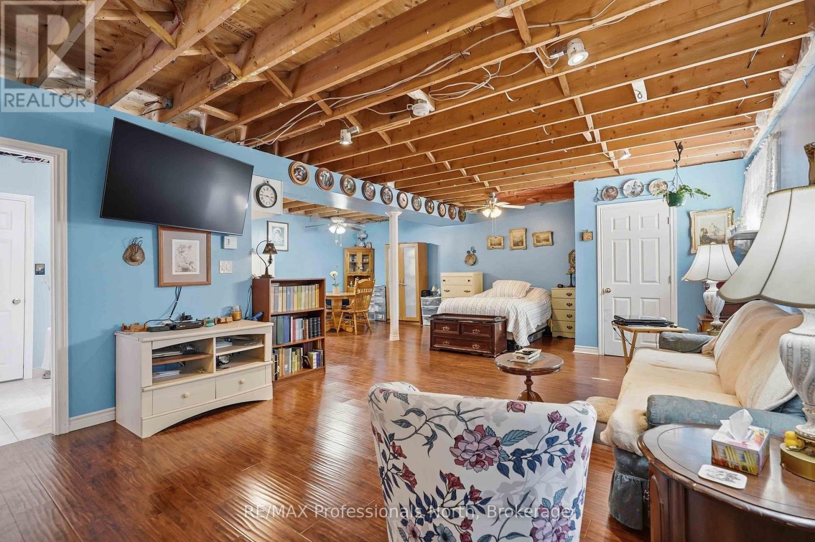2593 BRUNEL ROAD - 44