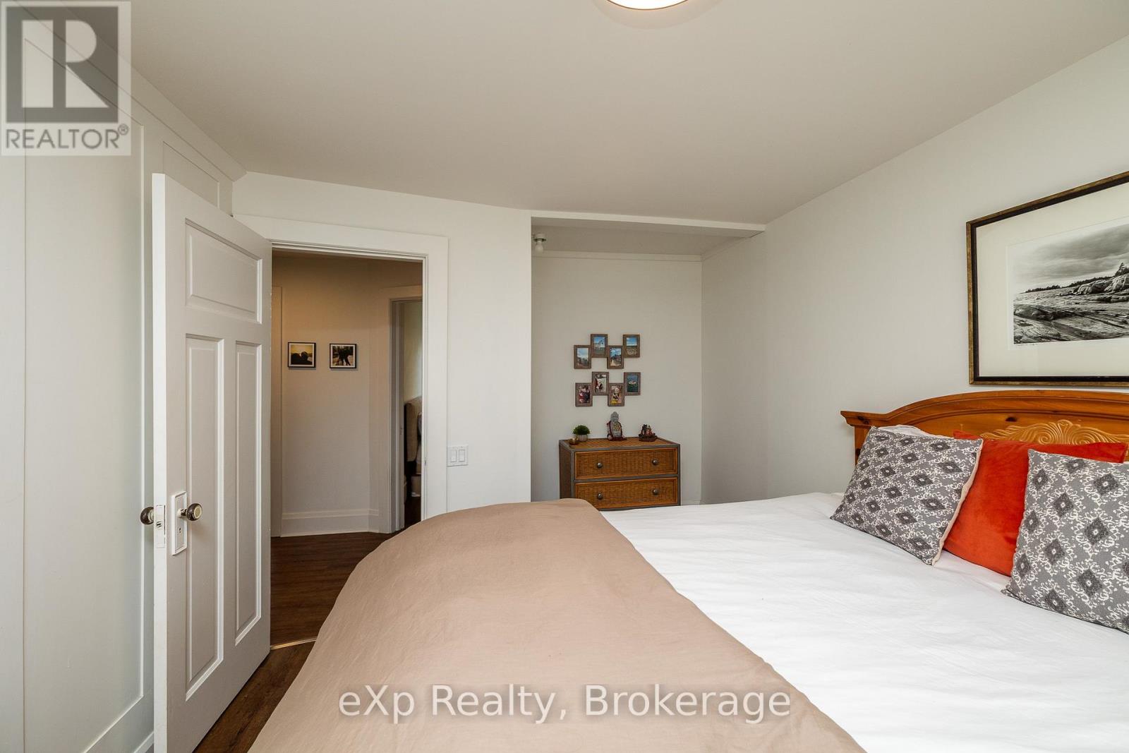 430254 SYDENHAM-LAKESHORE DRIVE - 19