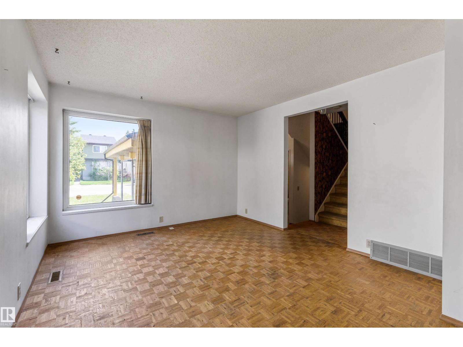 17912 77 AV NW - 10