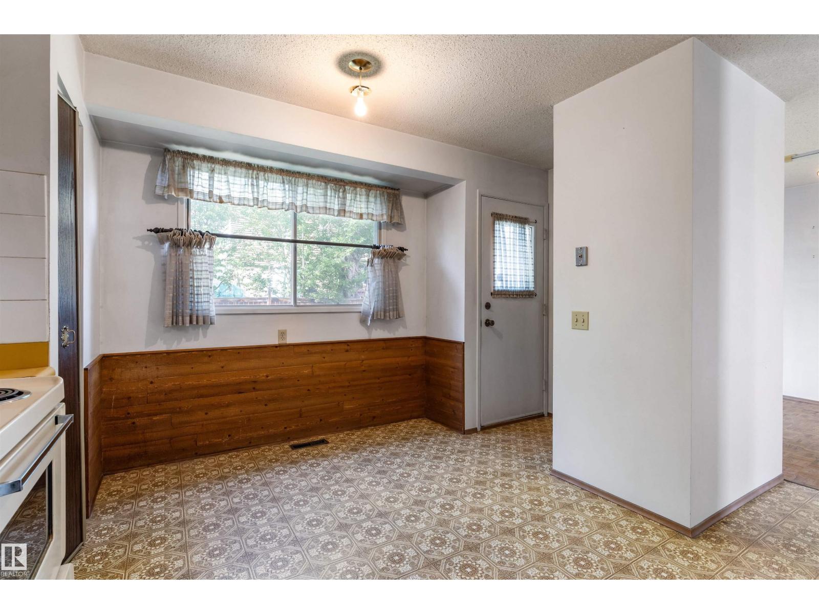 17912 77 AV NW - 12
