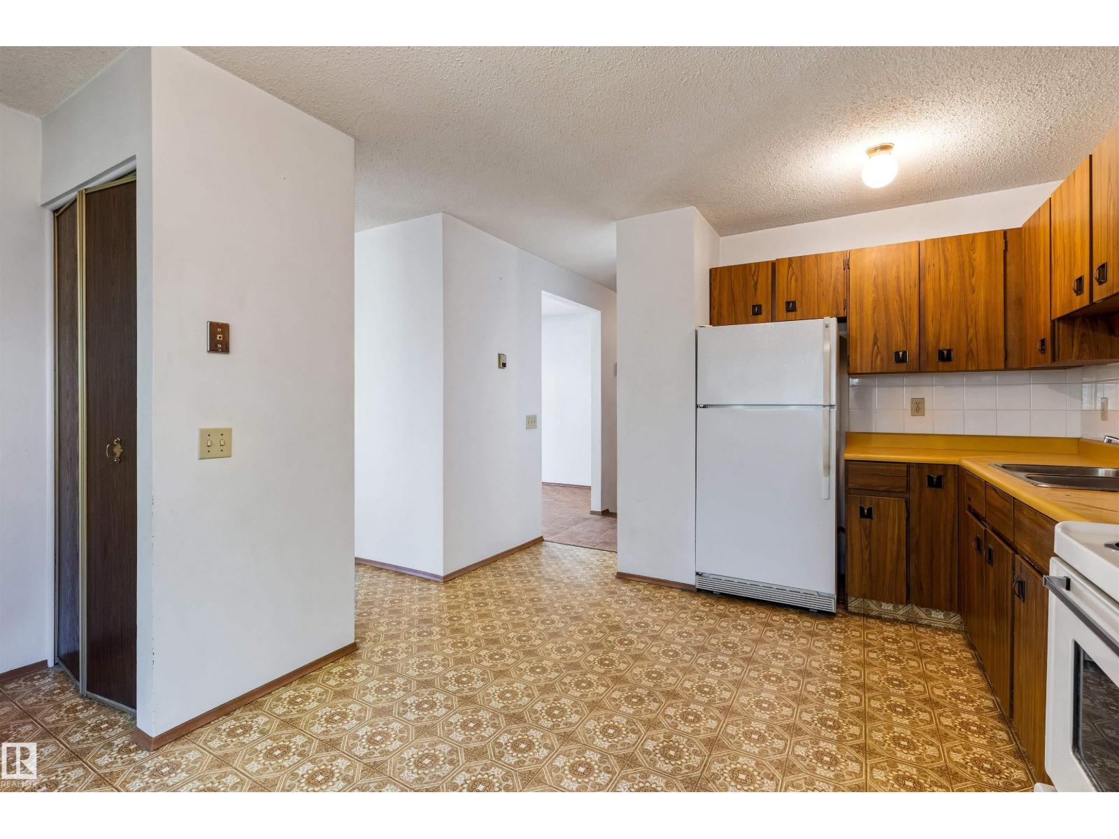 17912 77 AV NW - 13