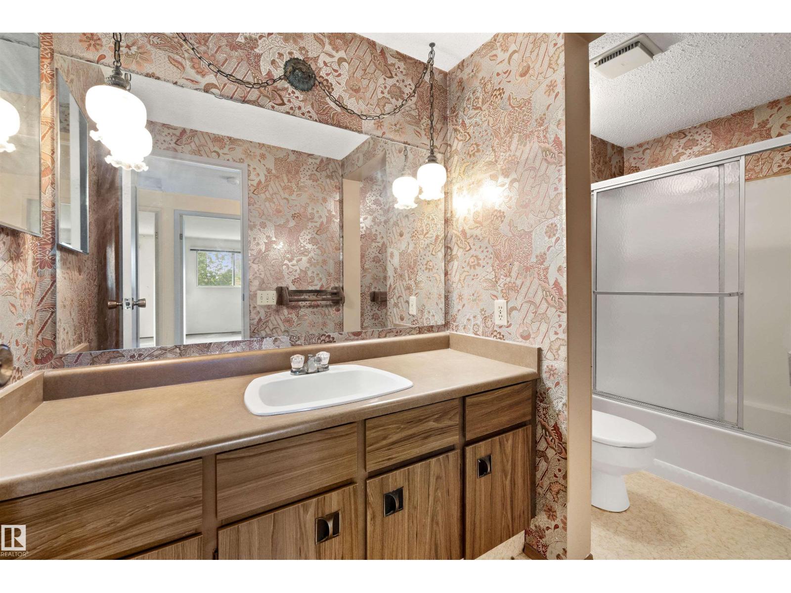 17912 77 AV NW - 18
