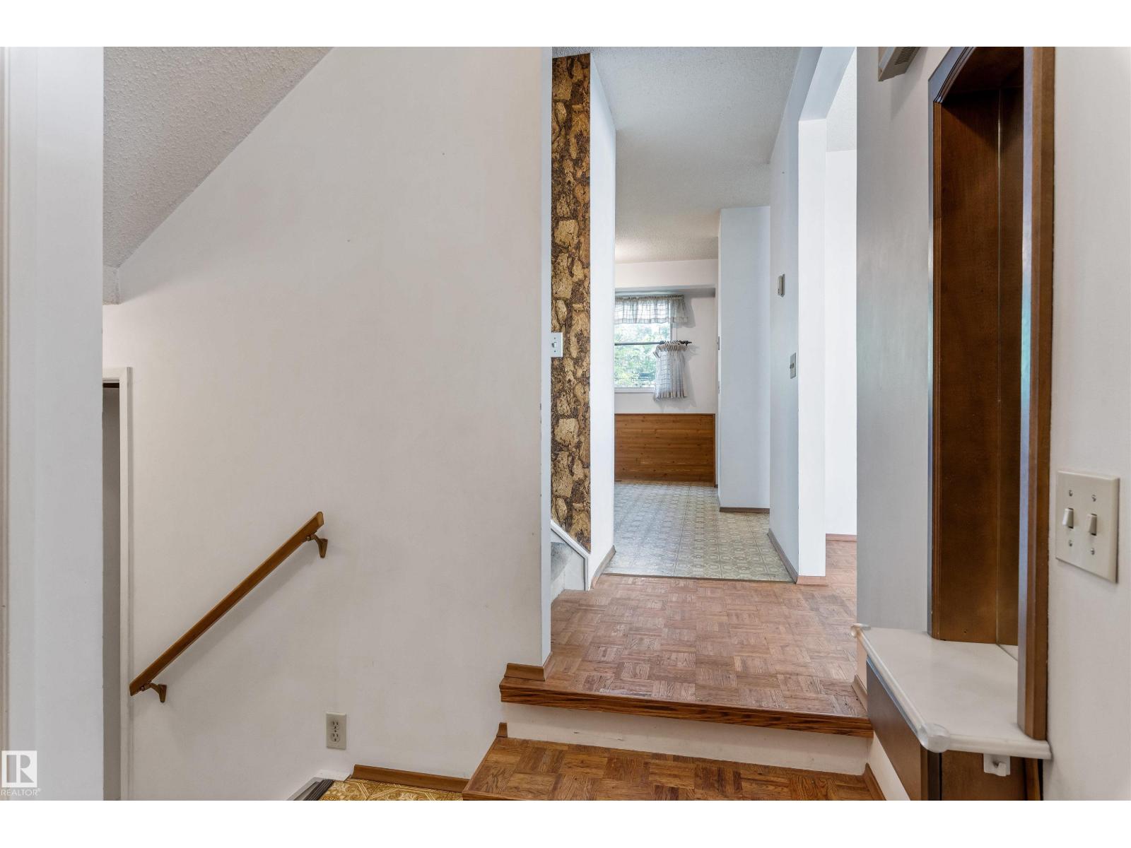 17912 77 AV NW - 3