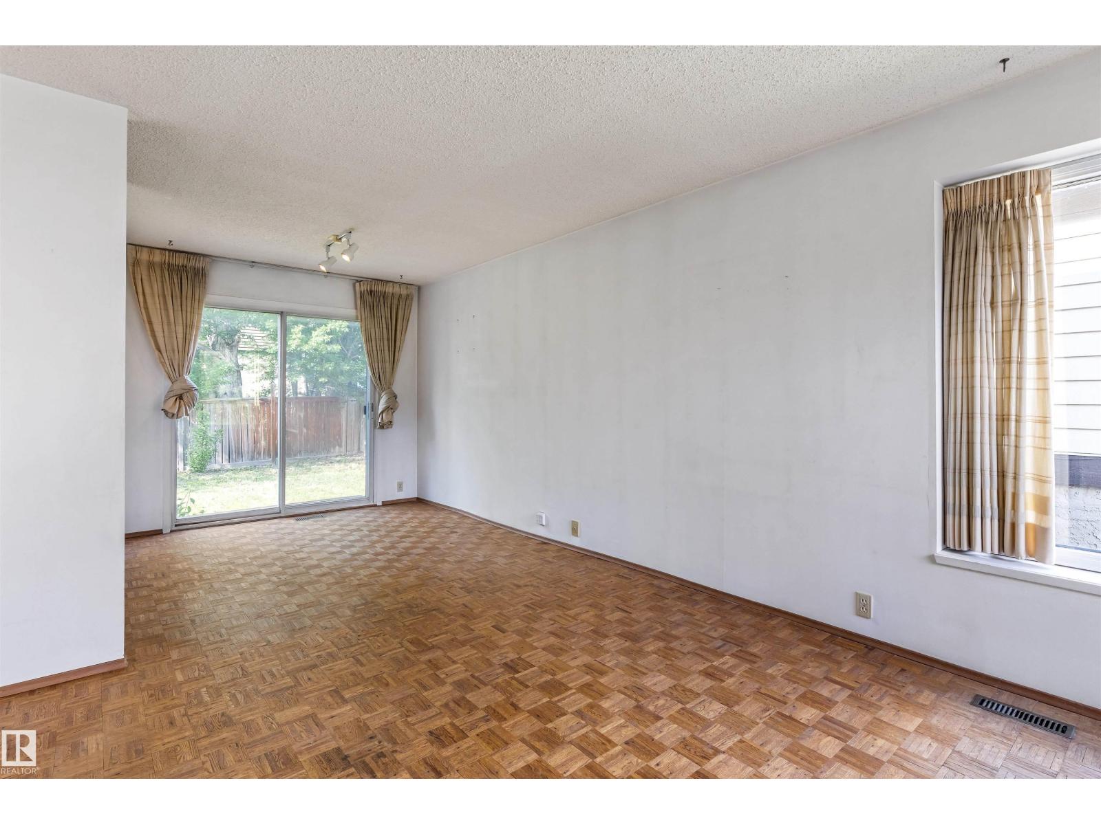 17912 77 AV NW - 7