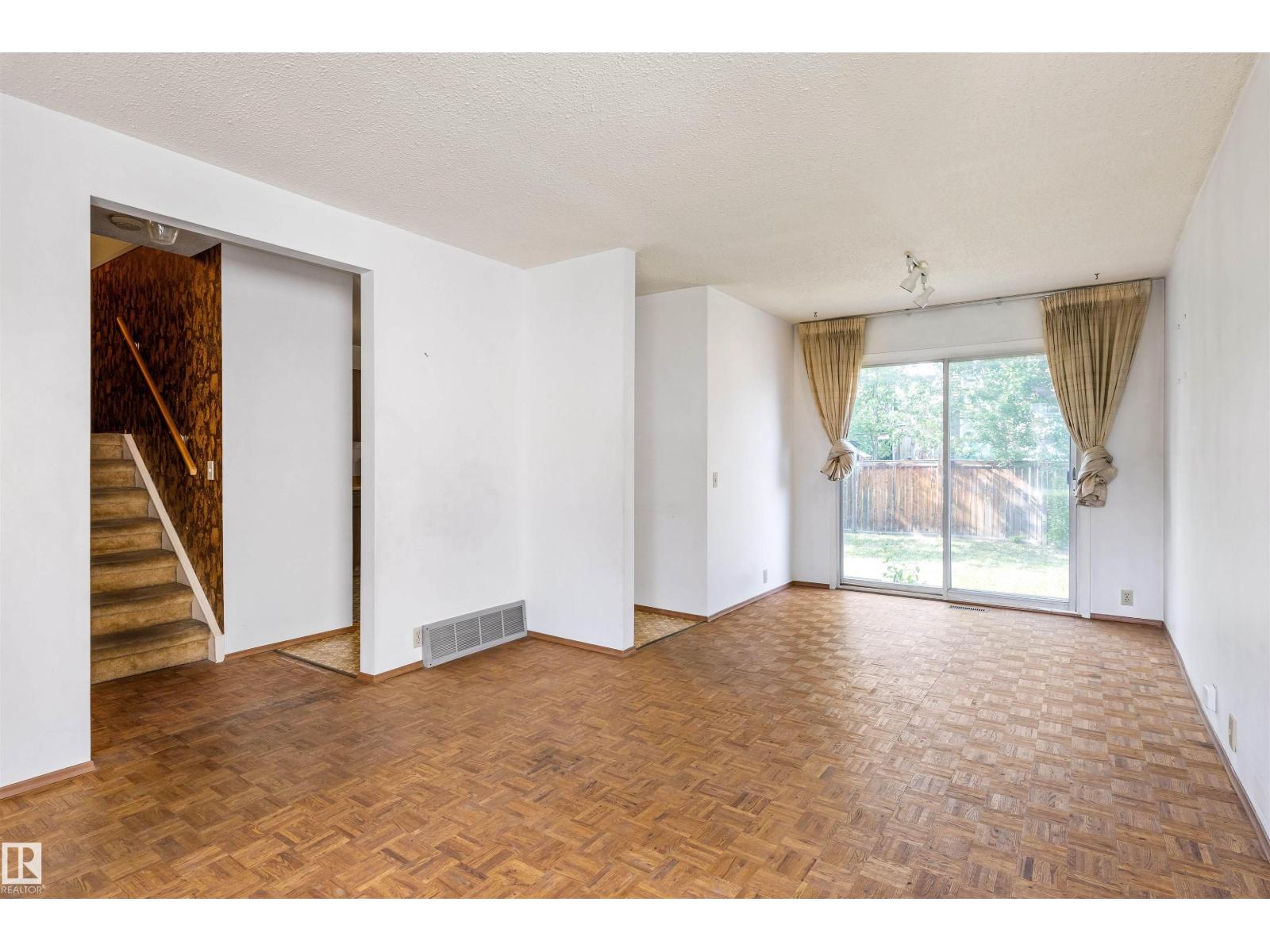 17912 77 AV NW - 8