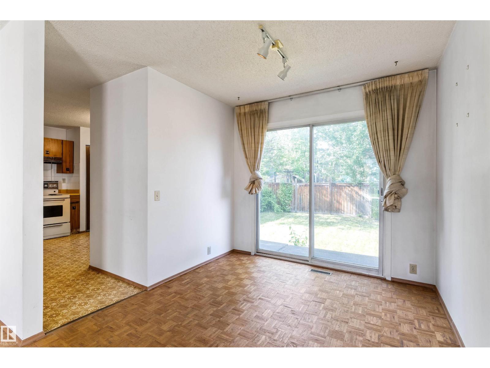 17912 77 AV NW - 9