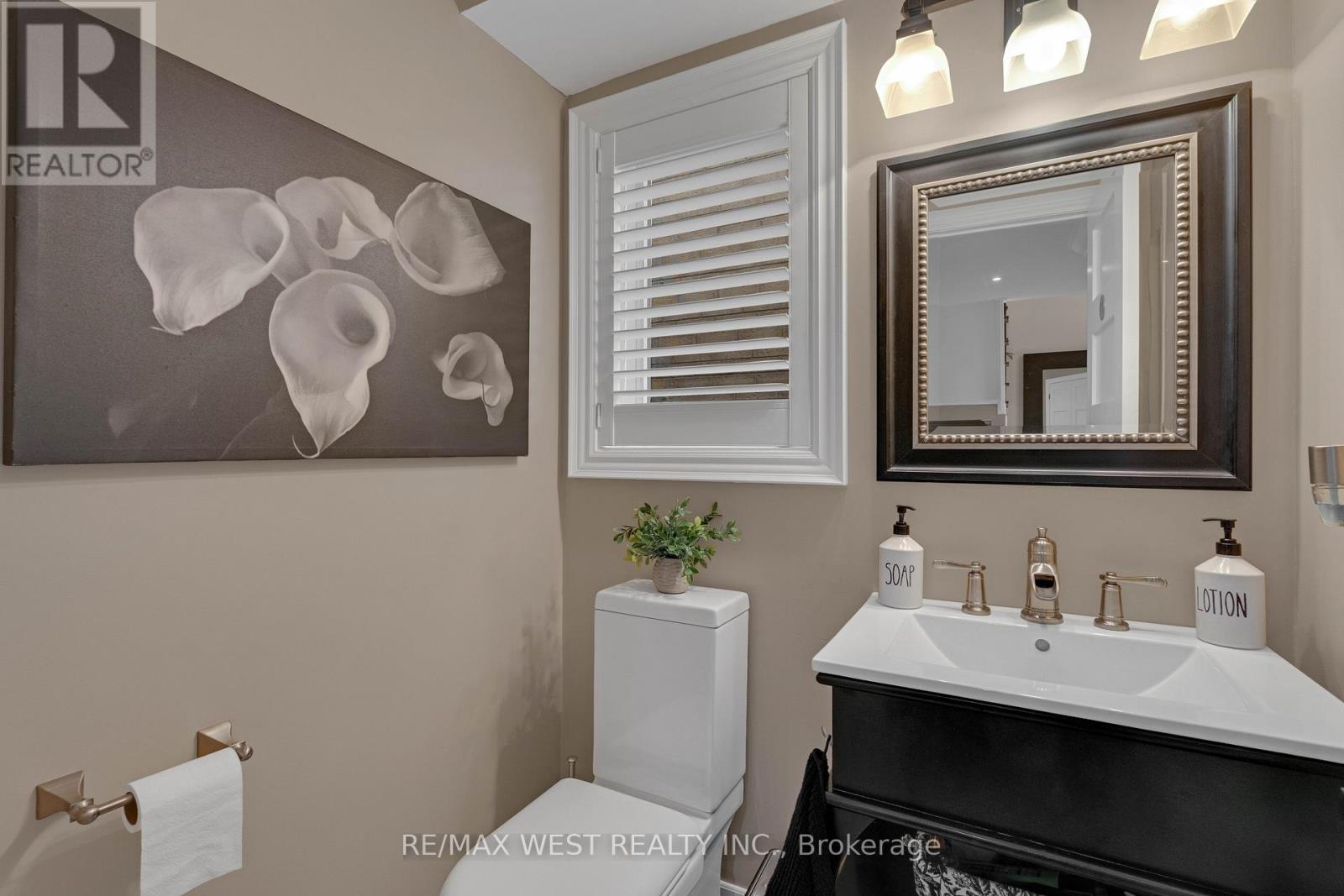 34 CRESTRIDGE DRIVE - 6