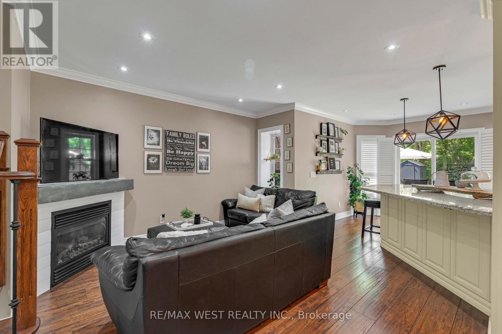 34 CRESTRIDGE DRIVE - 4