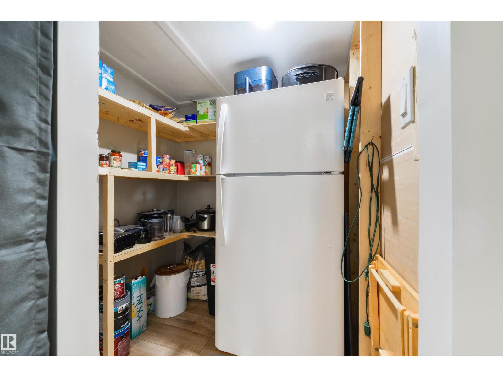 15 Post RD NW - 31