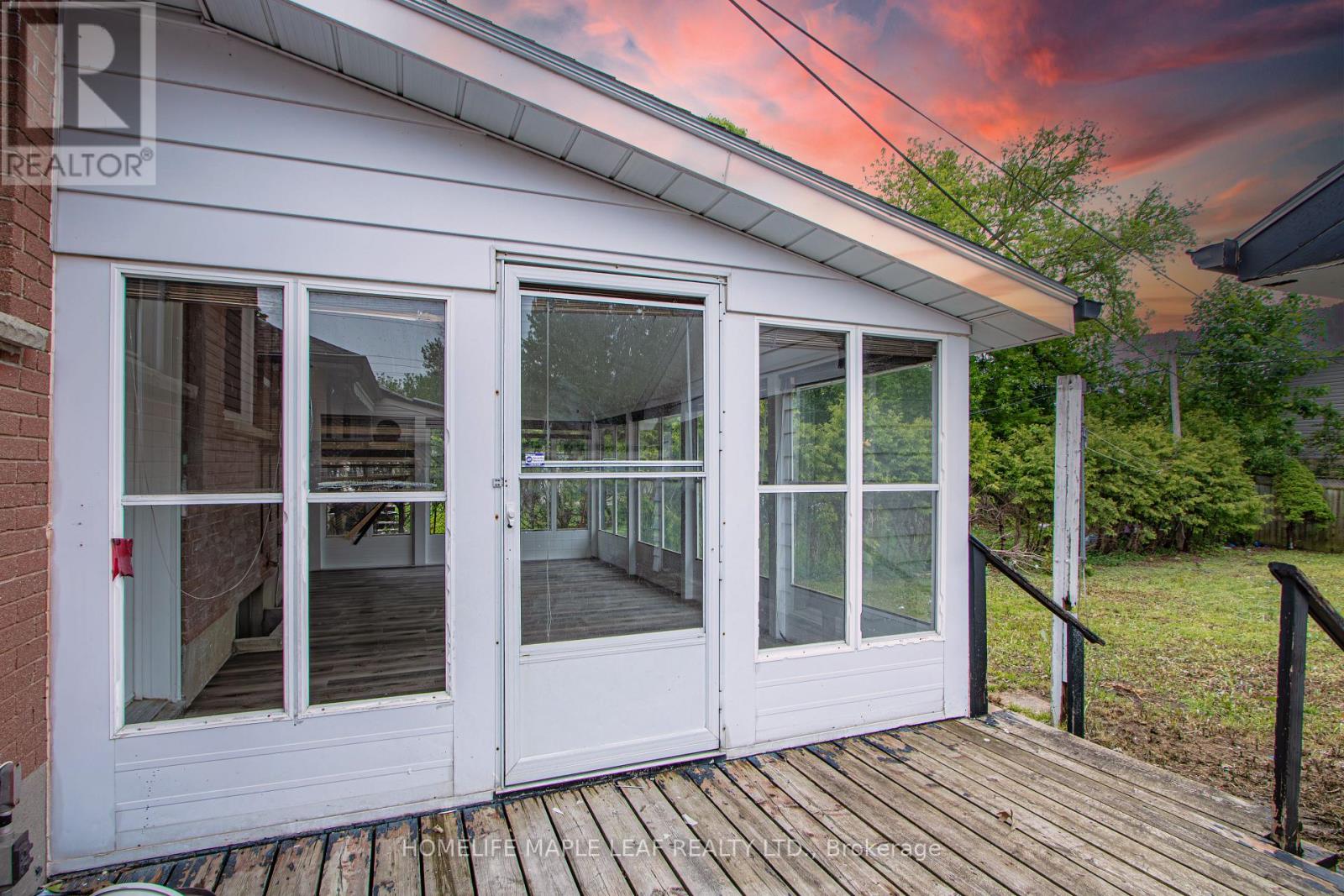 1663 HANSULD STREET - 40
