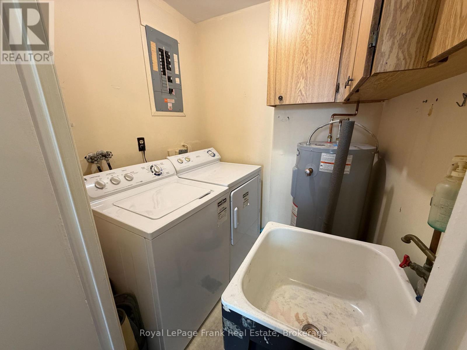 402 - 895 KENNEDY ROAD