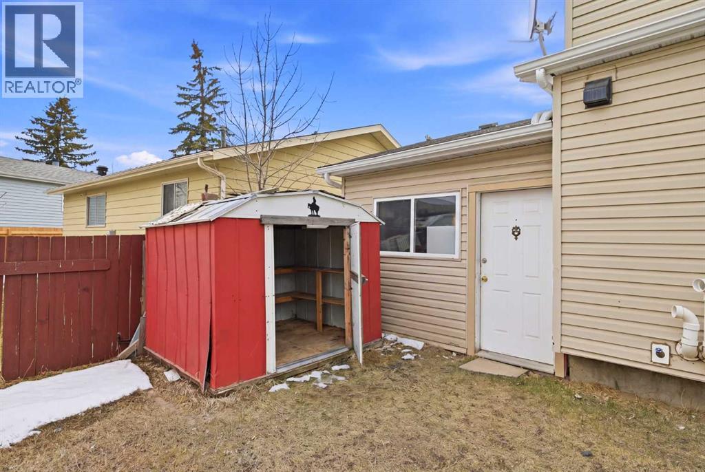 172 Castlebrook Road NE - 40