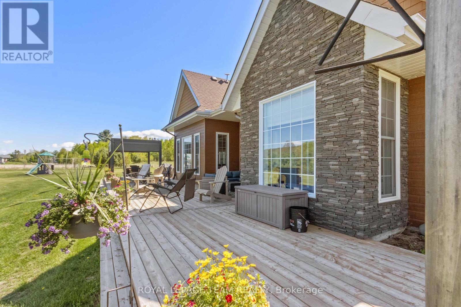 43 GREEN GATE LANE - 42