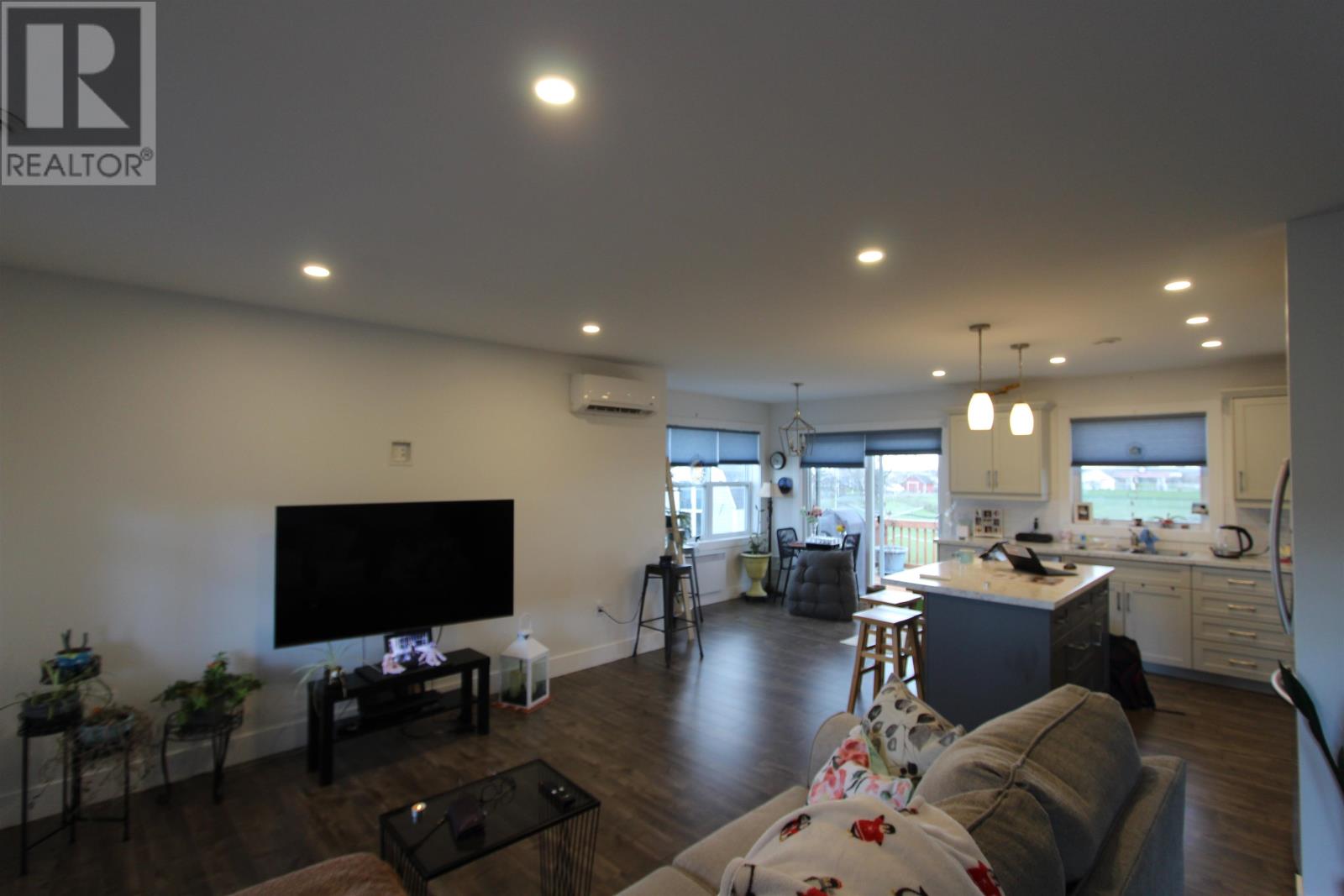 253 Carleton Avenue - 8