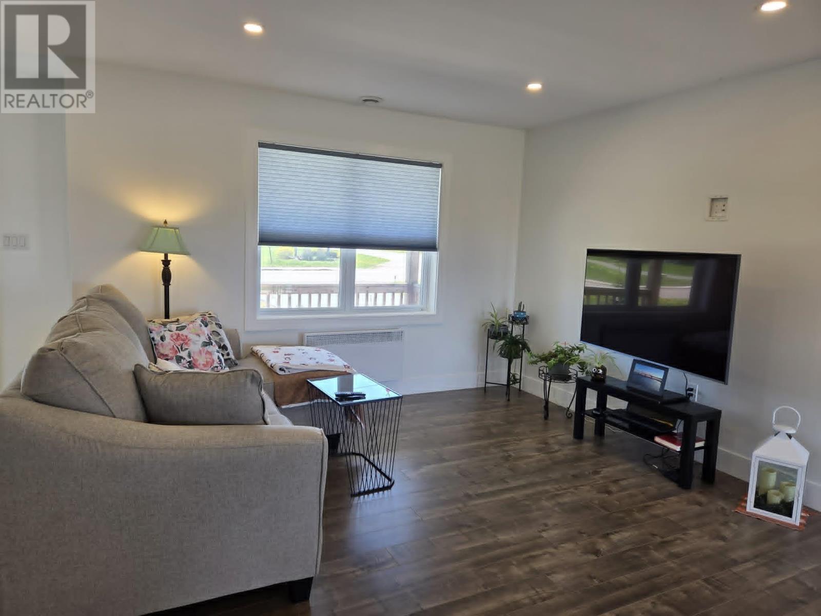 253 Carleton Avenue - 6