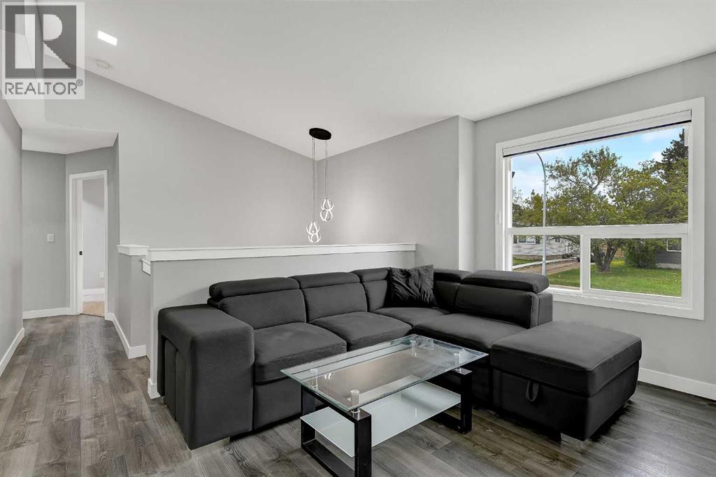 9638 112 Avenue - 8