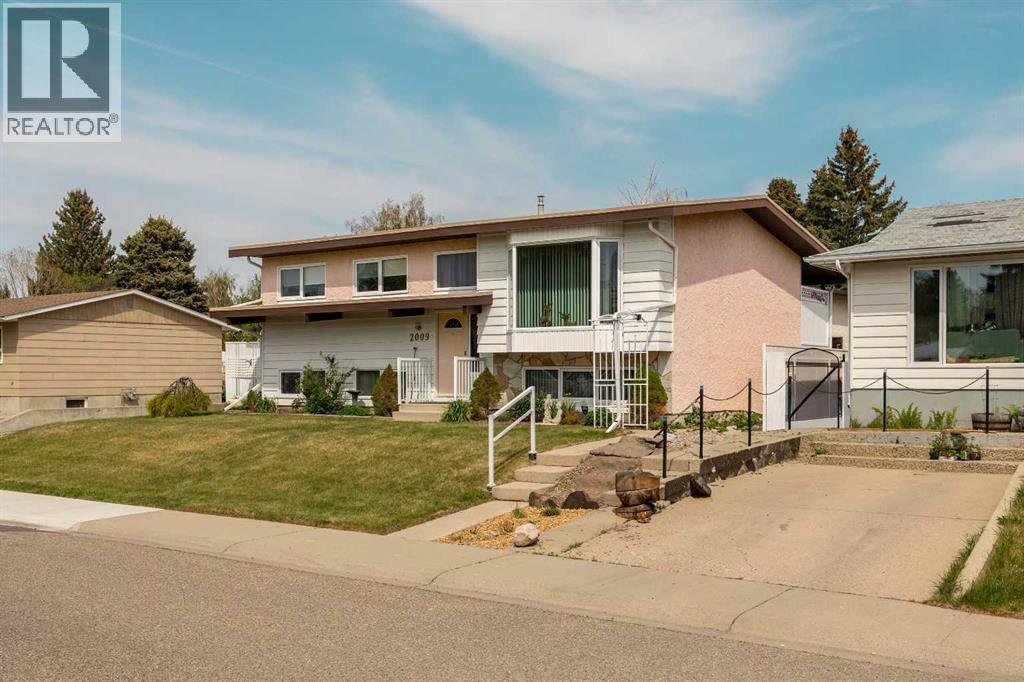 2009 17 Street N - Image 3