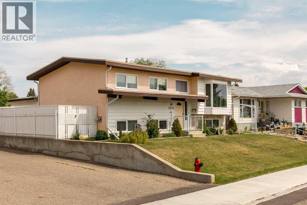 2009 17 Street N - Image 2