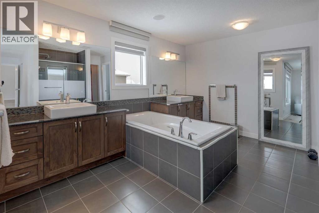 546 Sherwood Boulevard NW - 19