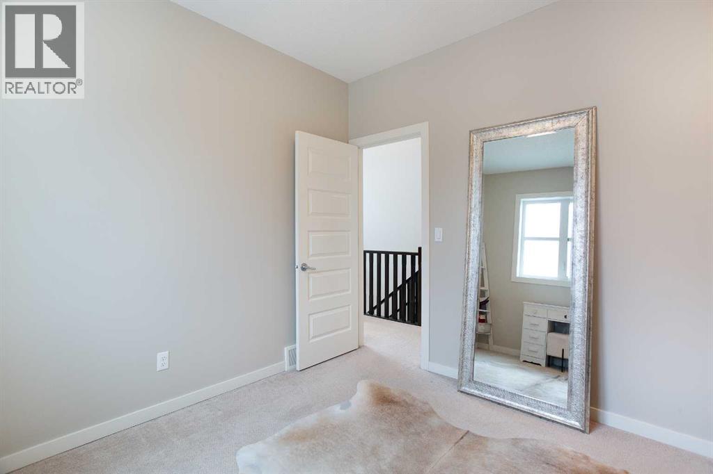 4827 22 Avenue NW - 27