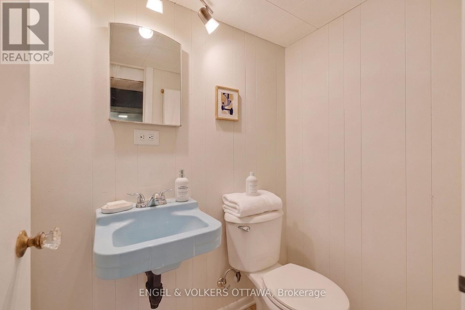 989 CONNAUGHT AVENUE - 12