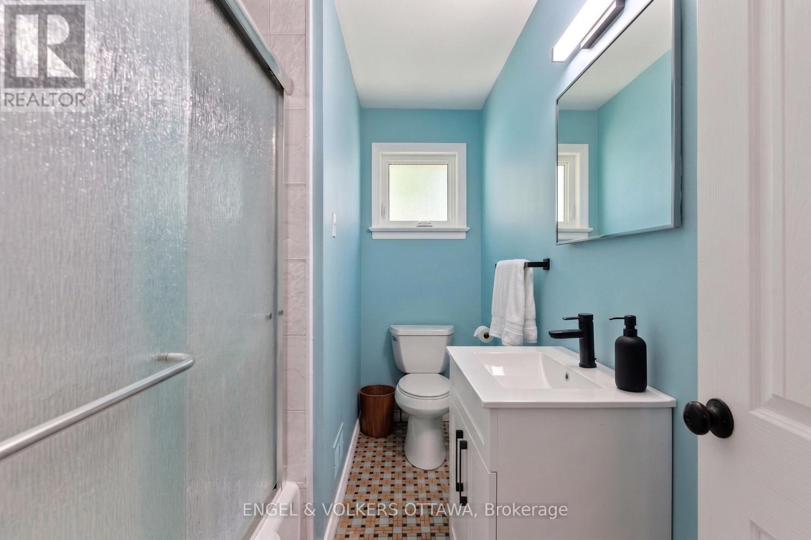 989 CONNAUGHT AVENUE - 9