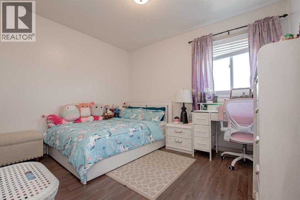 7110 90 Street - 12