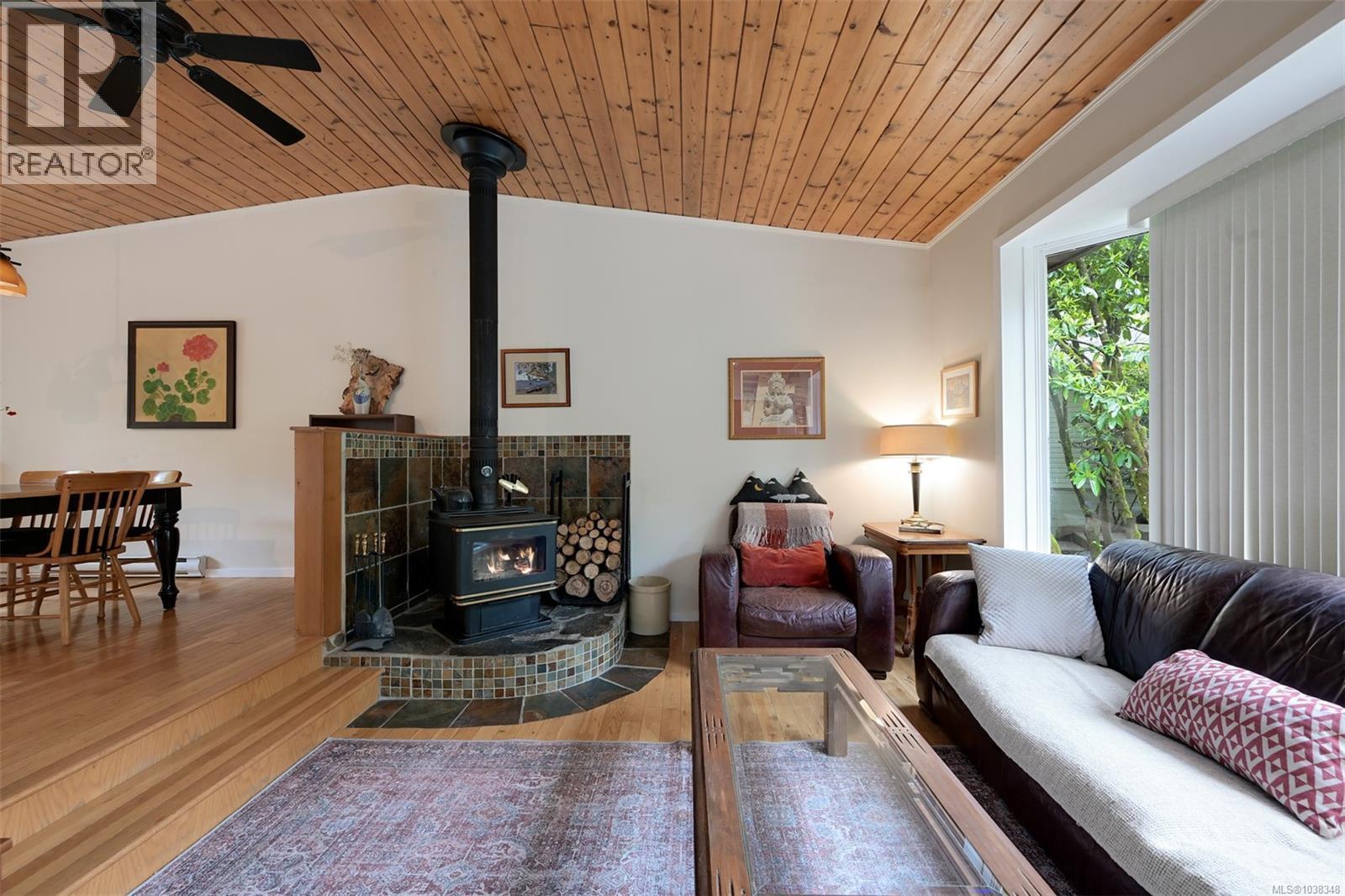 2340 Macdonald Rd - 10