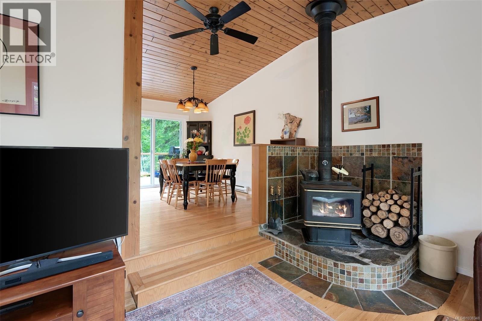 2340 Macdonald Rd - 11