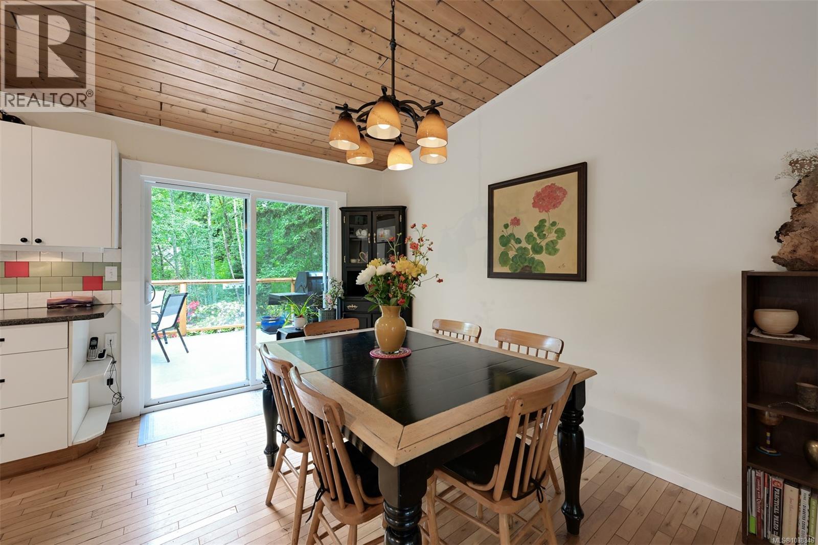 2340 Macdonald Rd - 12