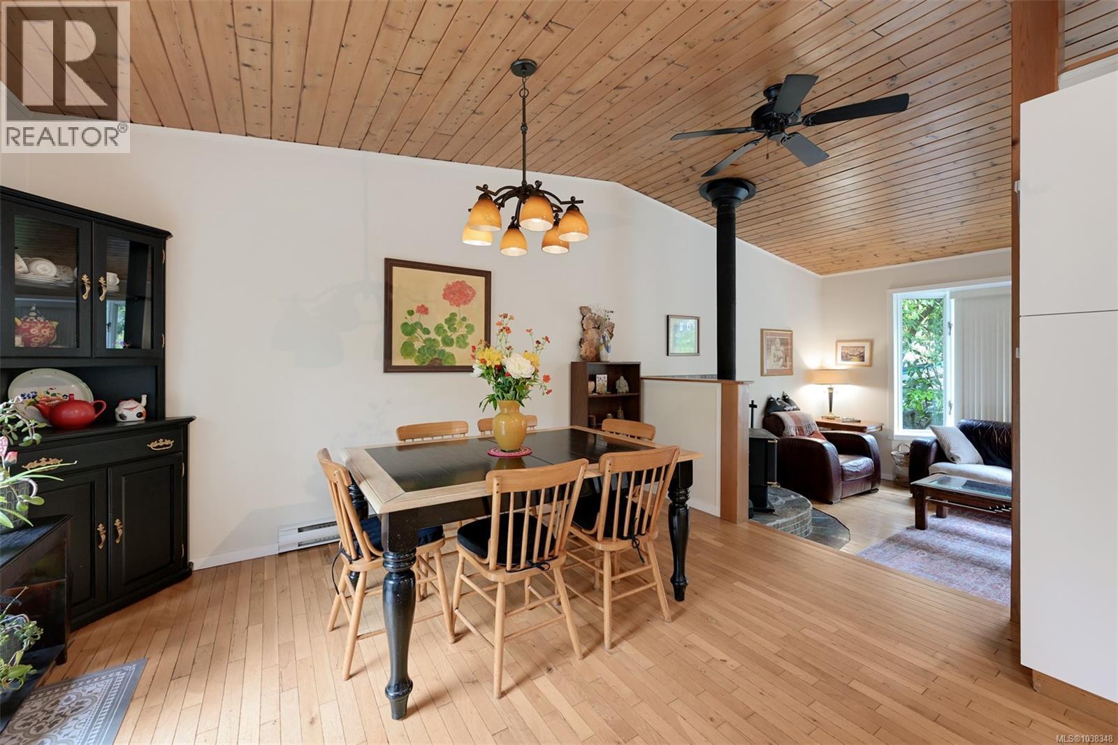 2340 Macdonald Rd - 13
