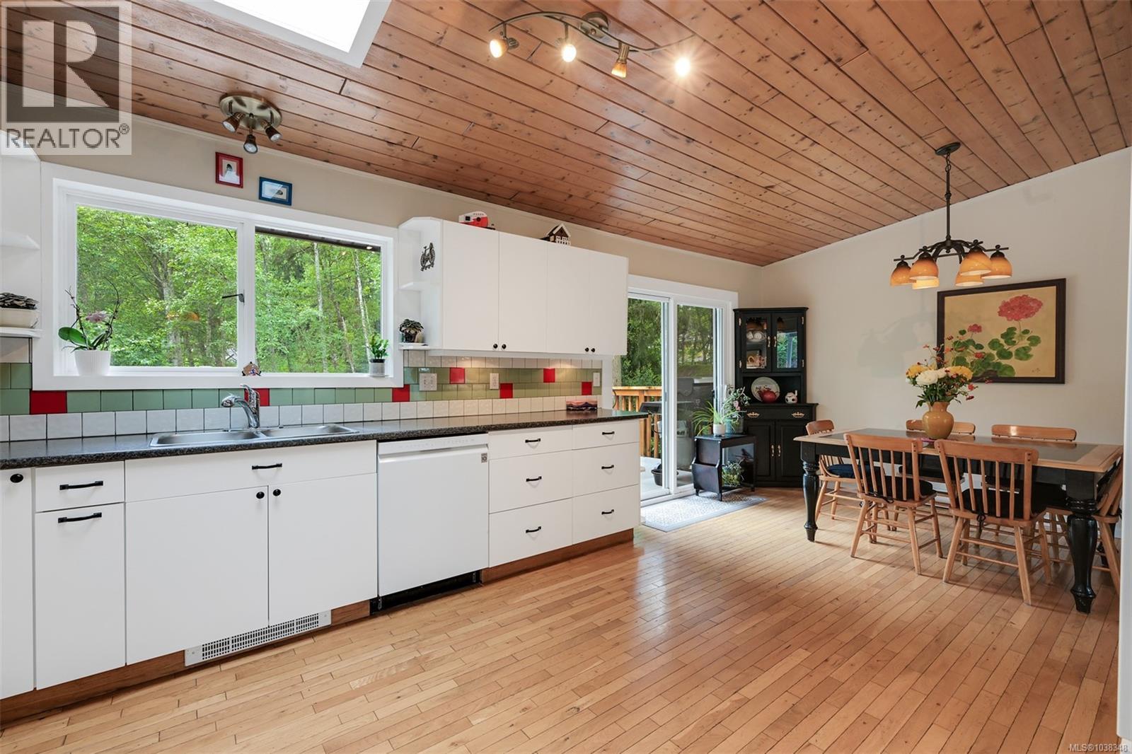 2340 Macdonald Rd - 21