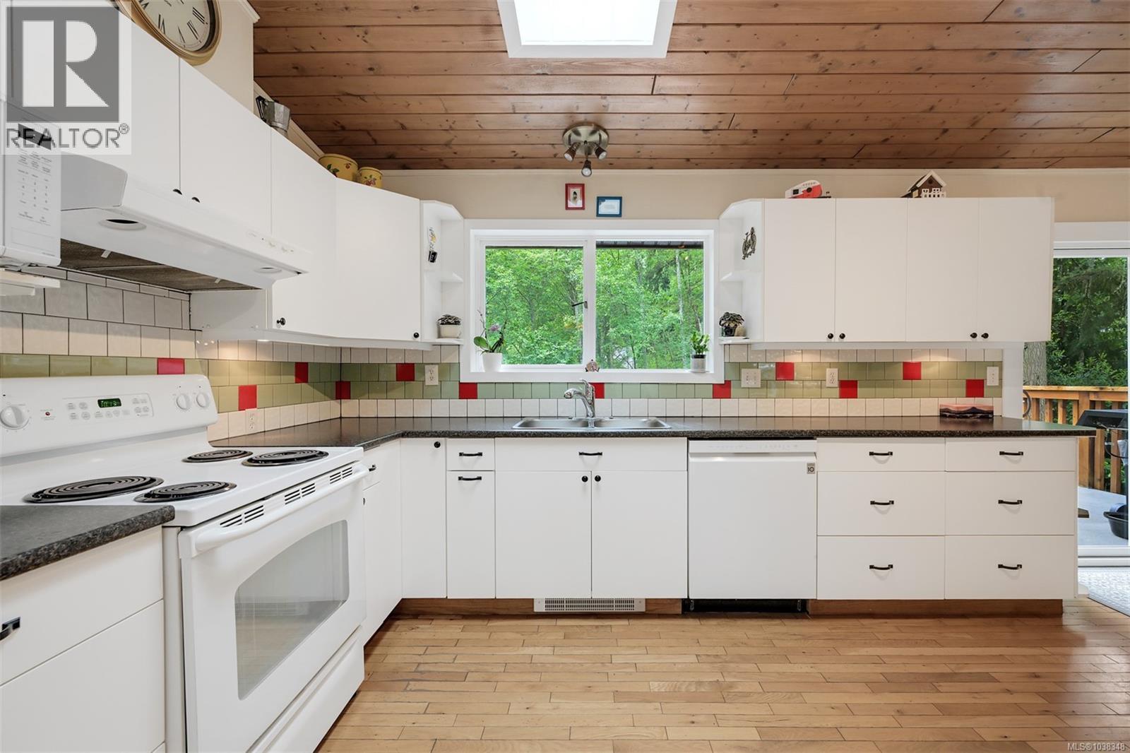 2340 Macdonald Rd - 22