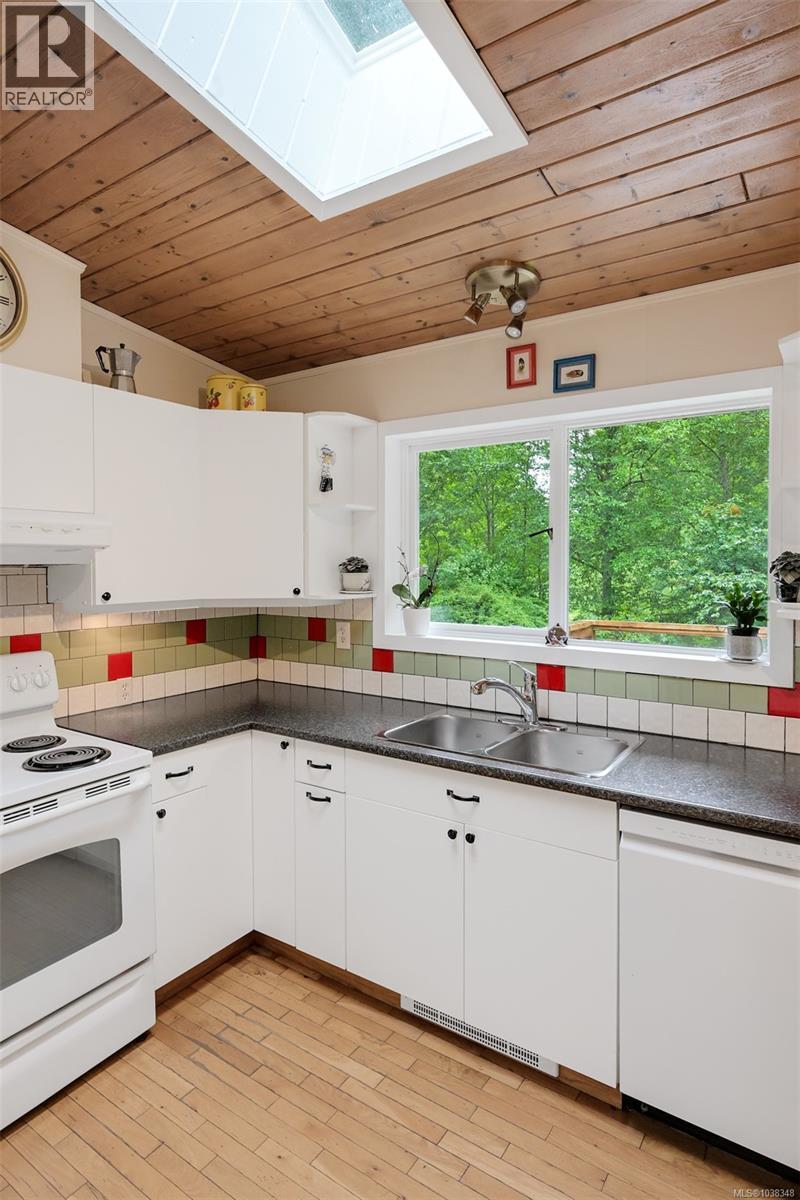 2340 Macdonald Rd - 23