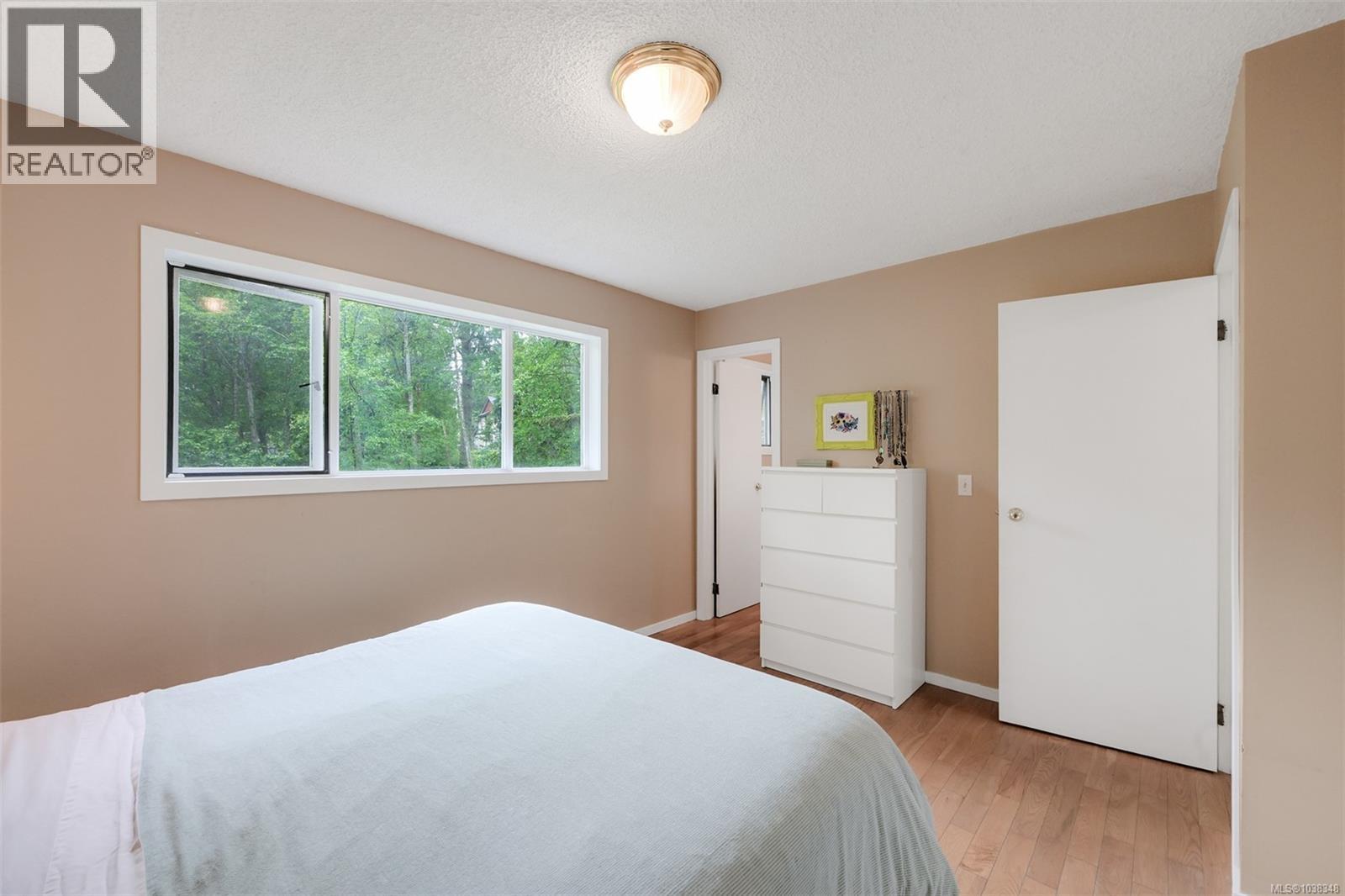 2340 Macdonald Rd - 34