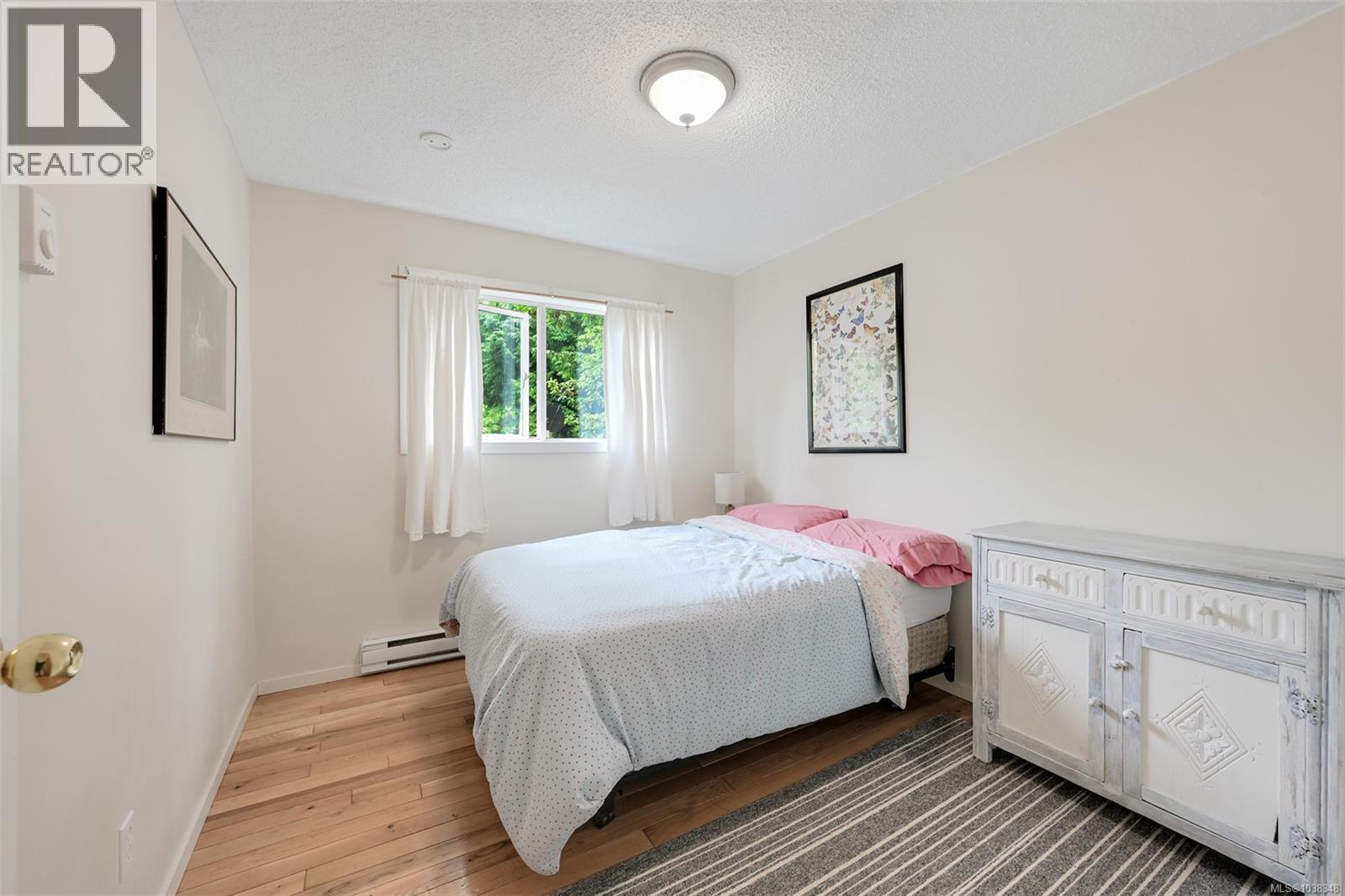 2340 Macdonald Rd - 35