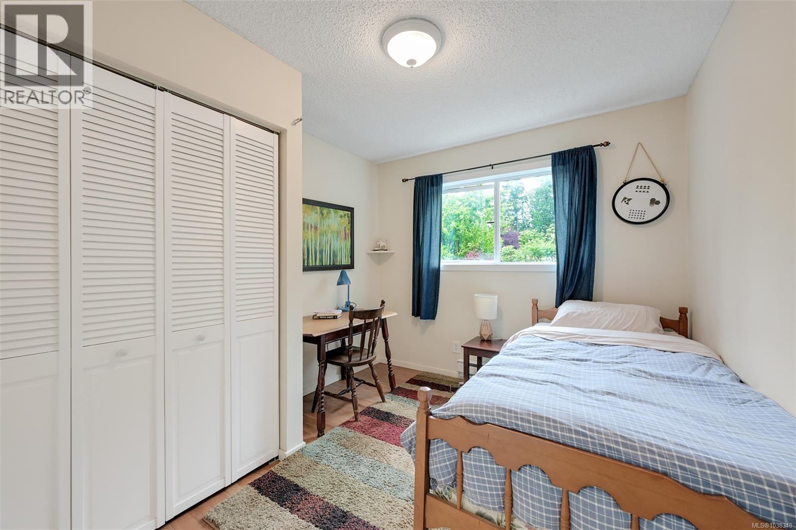 2340 Macdonald Rd - 37