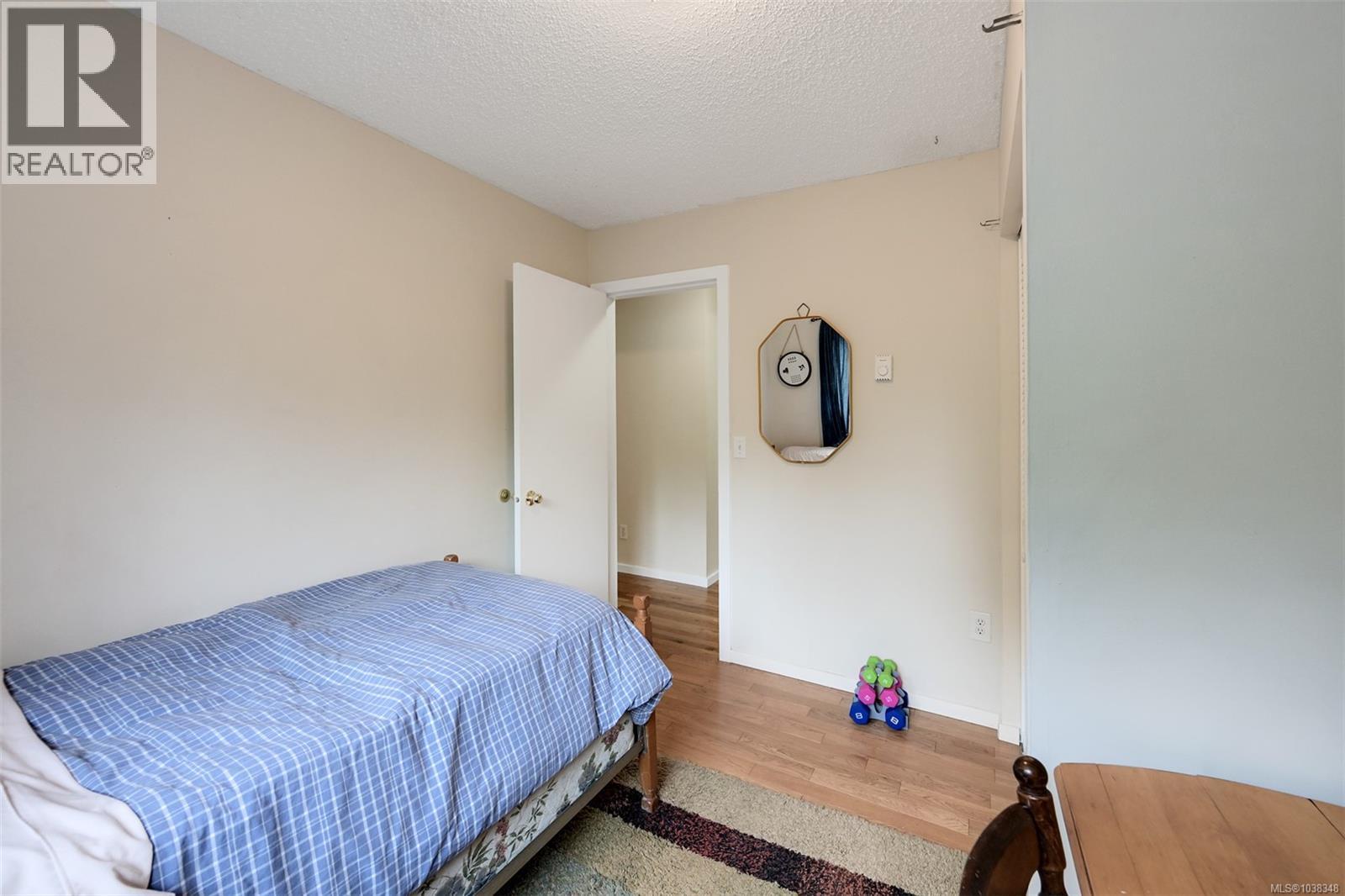 2340 Macdonald Rd - 38
