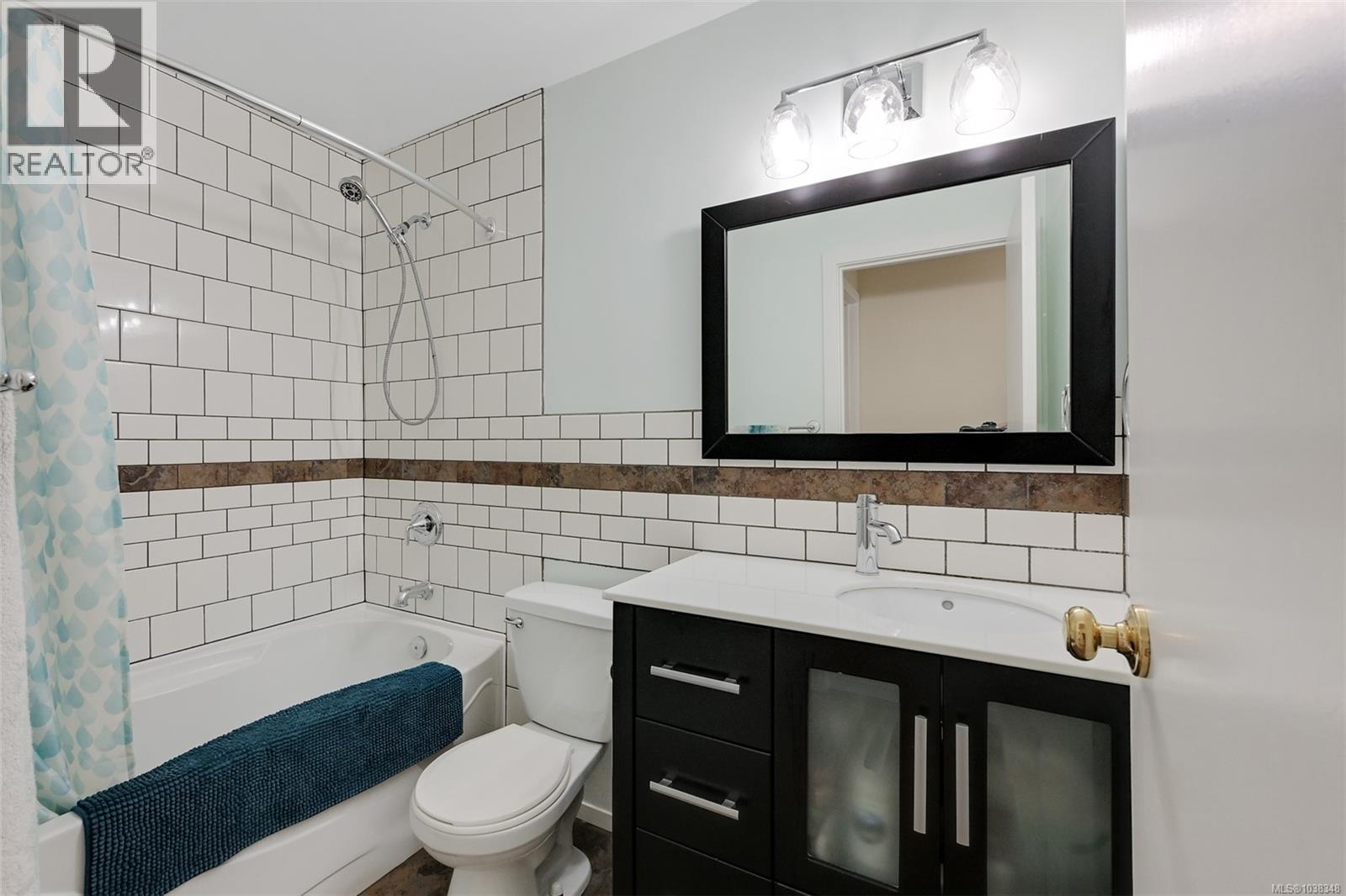2340 Macdonald Rd - 39