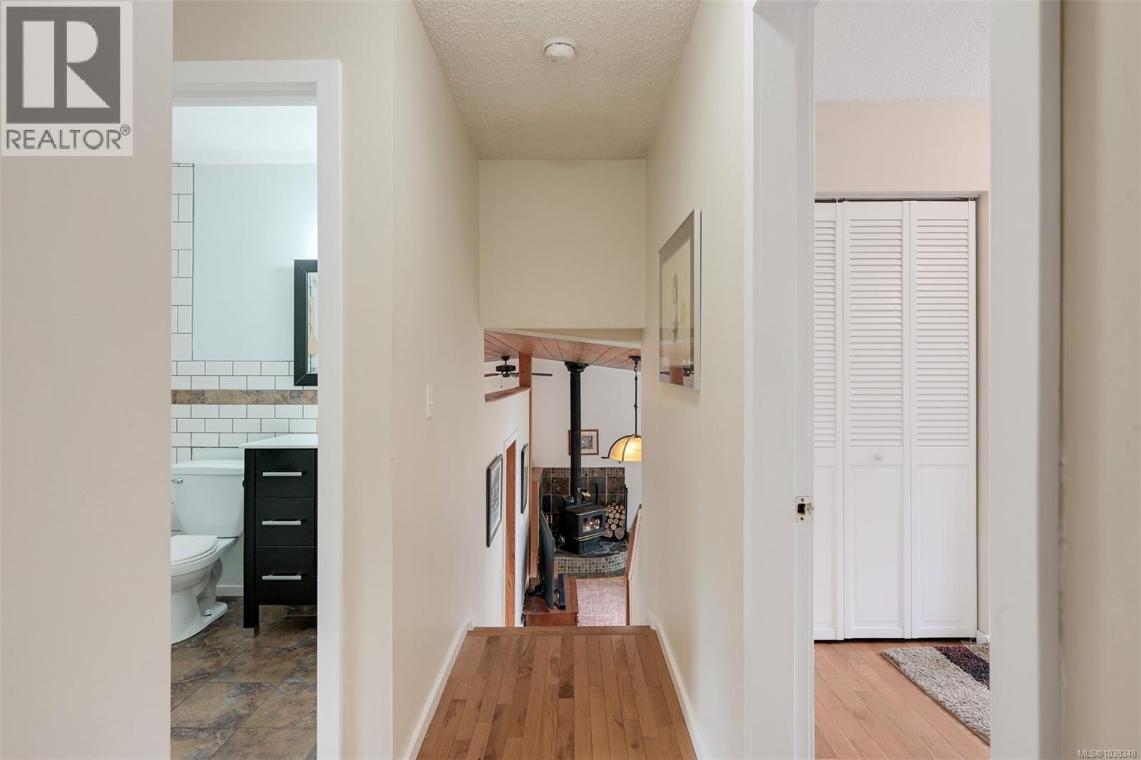 2340 Macdonald Rd - 41