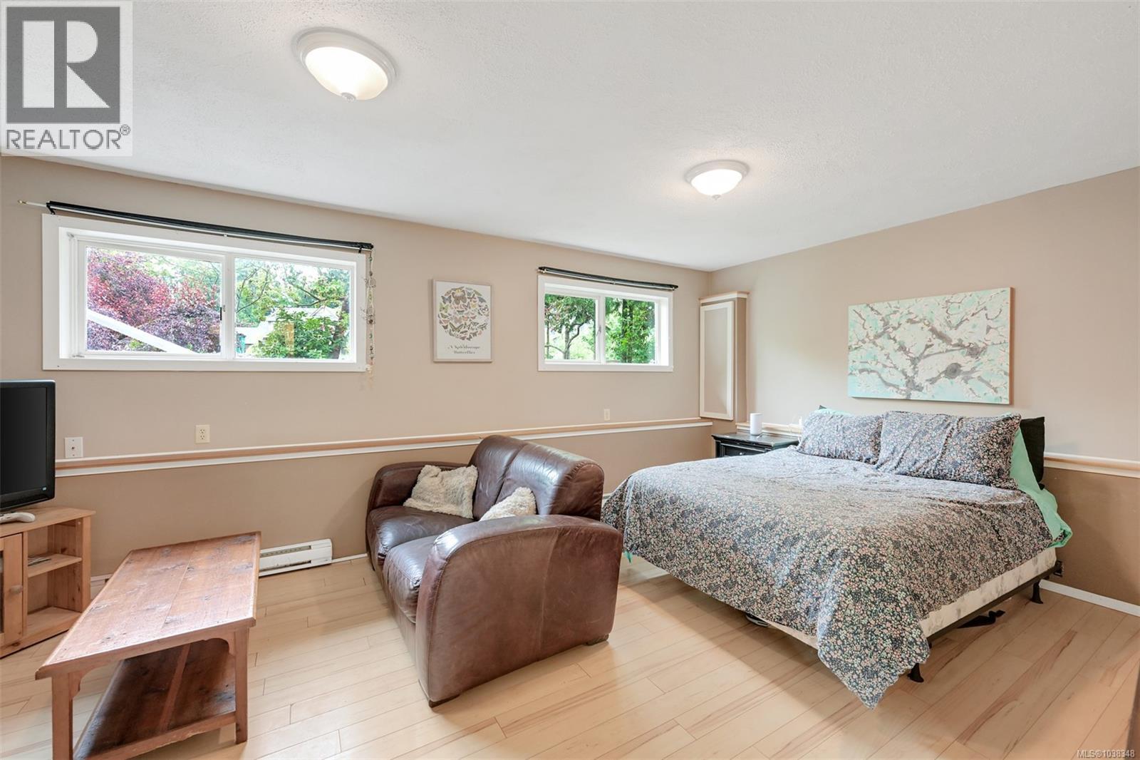 2340 Macdonald Rd - 42