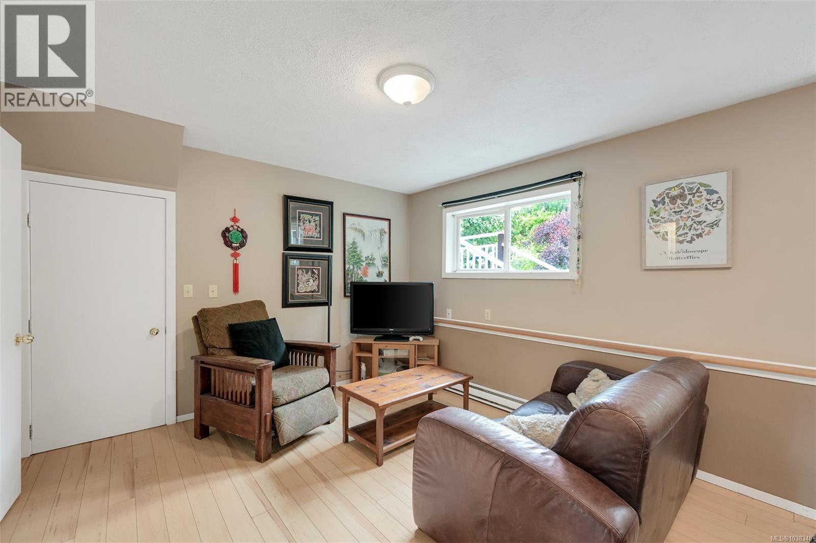2340 Macdonald Rd - 43